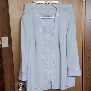 Sophisticated Light Gray Embroidered Wedding Dress Set